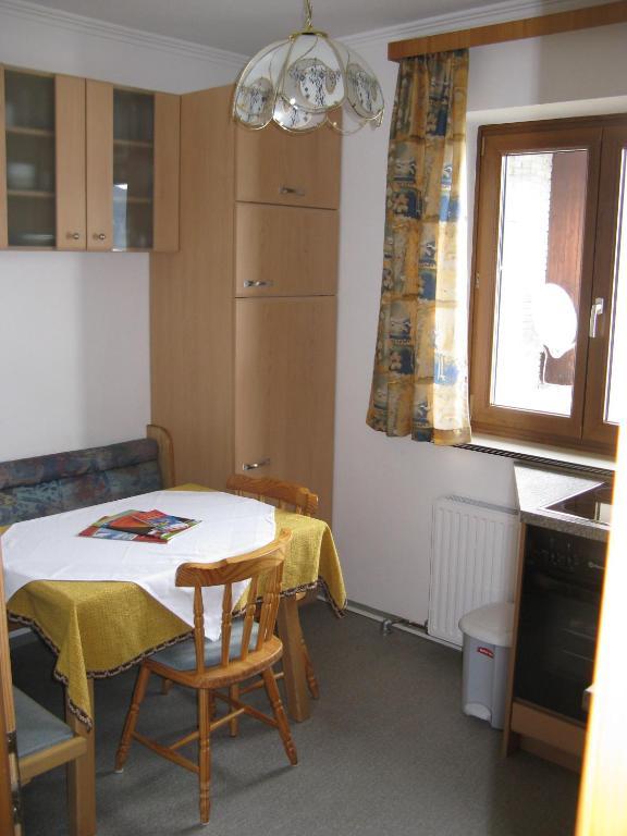 Haus Pfarrkirchner Apartment Mauterndorf  Phòng bức ảnh