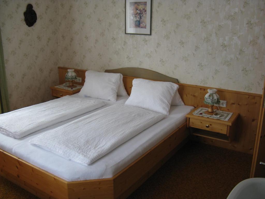 Haus Pfarrkirchner Apartment Mauterndorf  Phòng bức ảnh